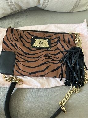 Brown Tiger-Print Shoulder Bag with Gold Chain Accent